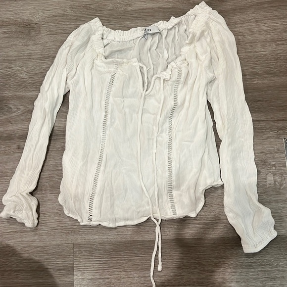 Hollister Tops - Hollister off the shoulder top